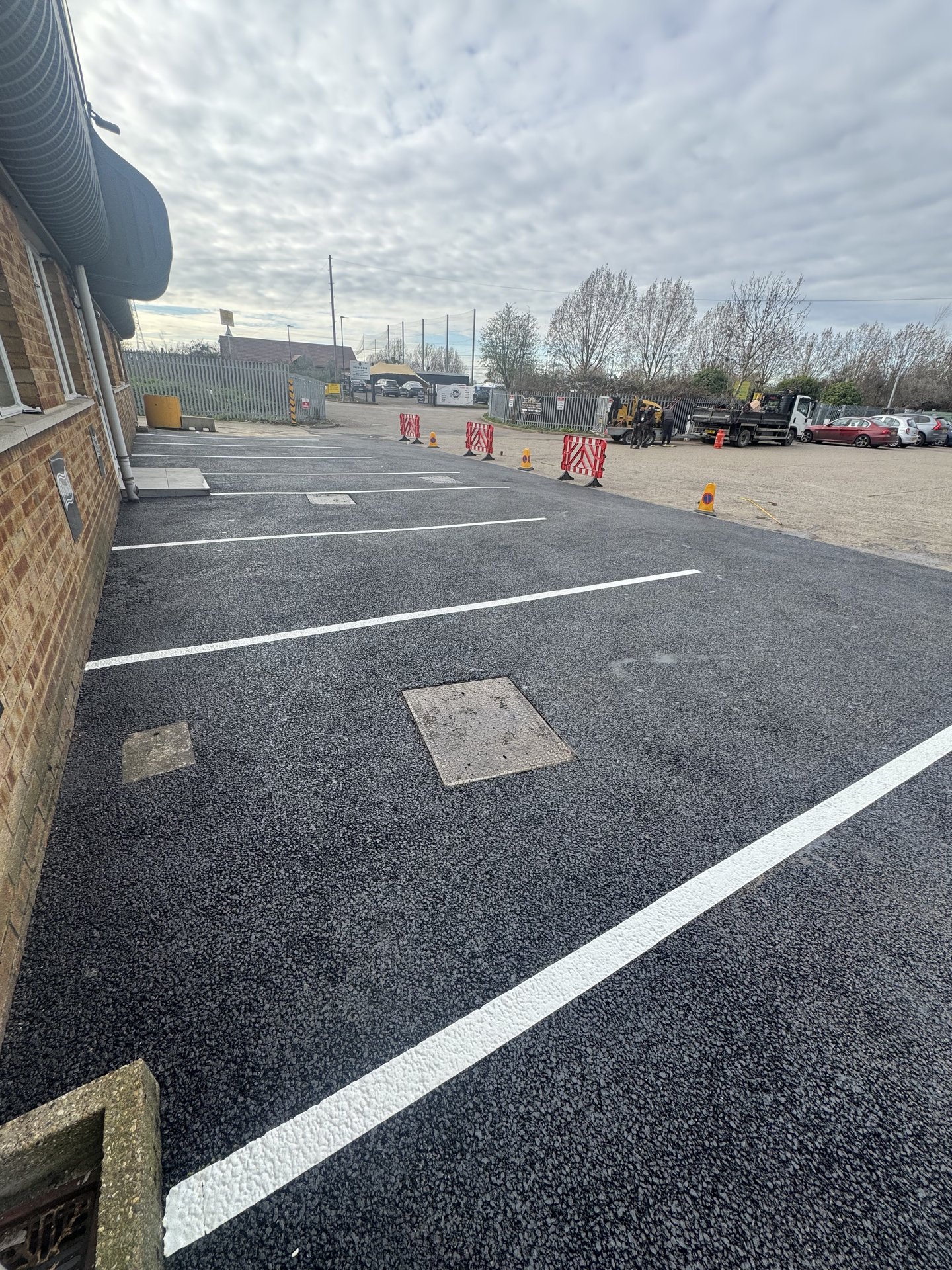 An additional view of the Pearls Cakes car park